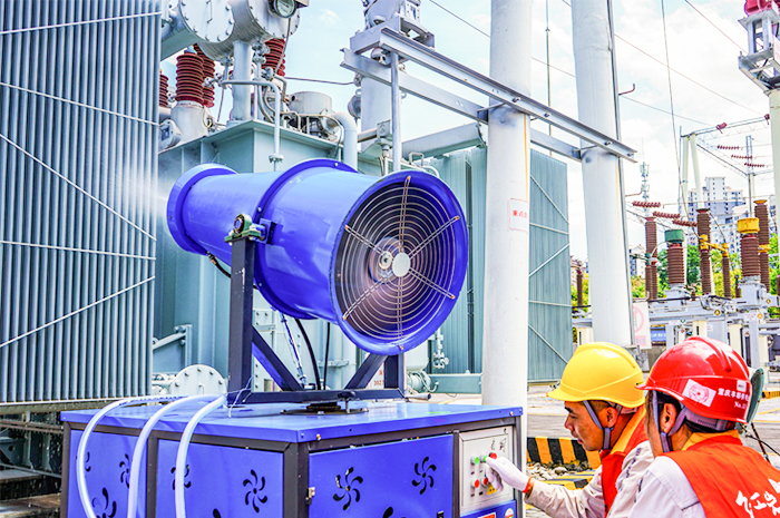 高溫天氣霧炮機(jī)為變壓器沖涼降溫-消除安全隱患